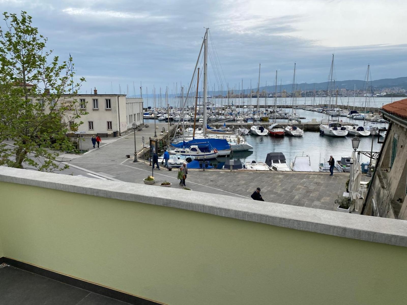 Al Fronte Mare Suites Apartments 穆贾 外观 照片