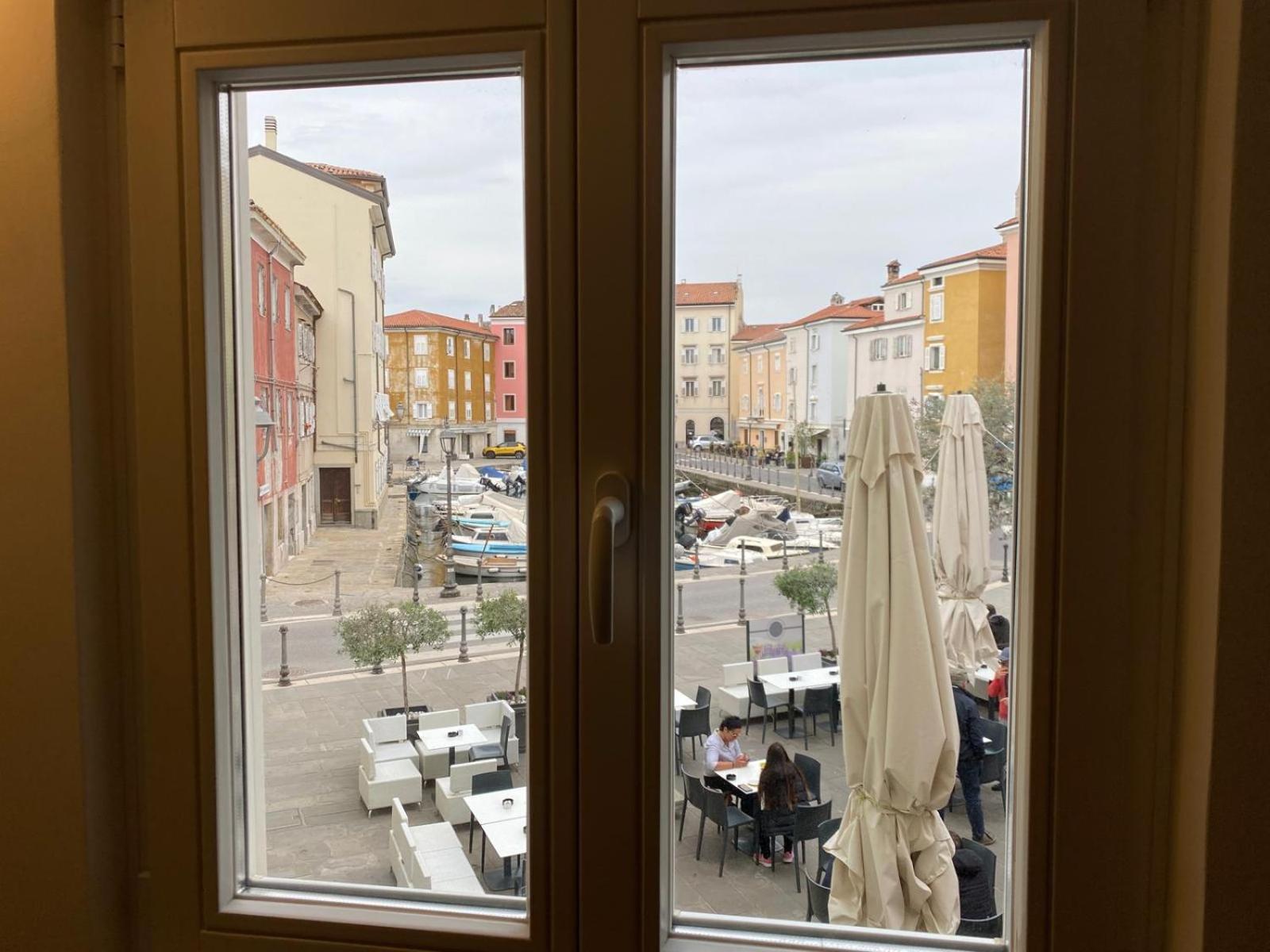 Al Fronte Mare Suites Apartments 穆贾 外观 照片
