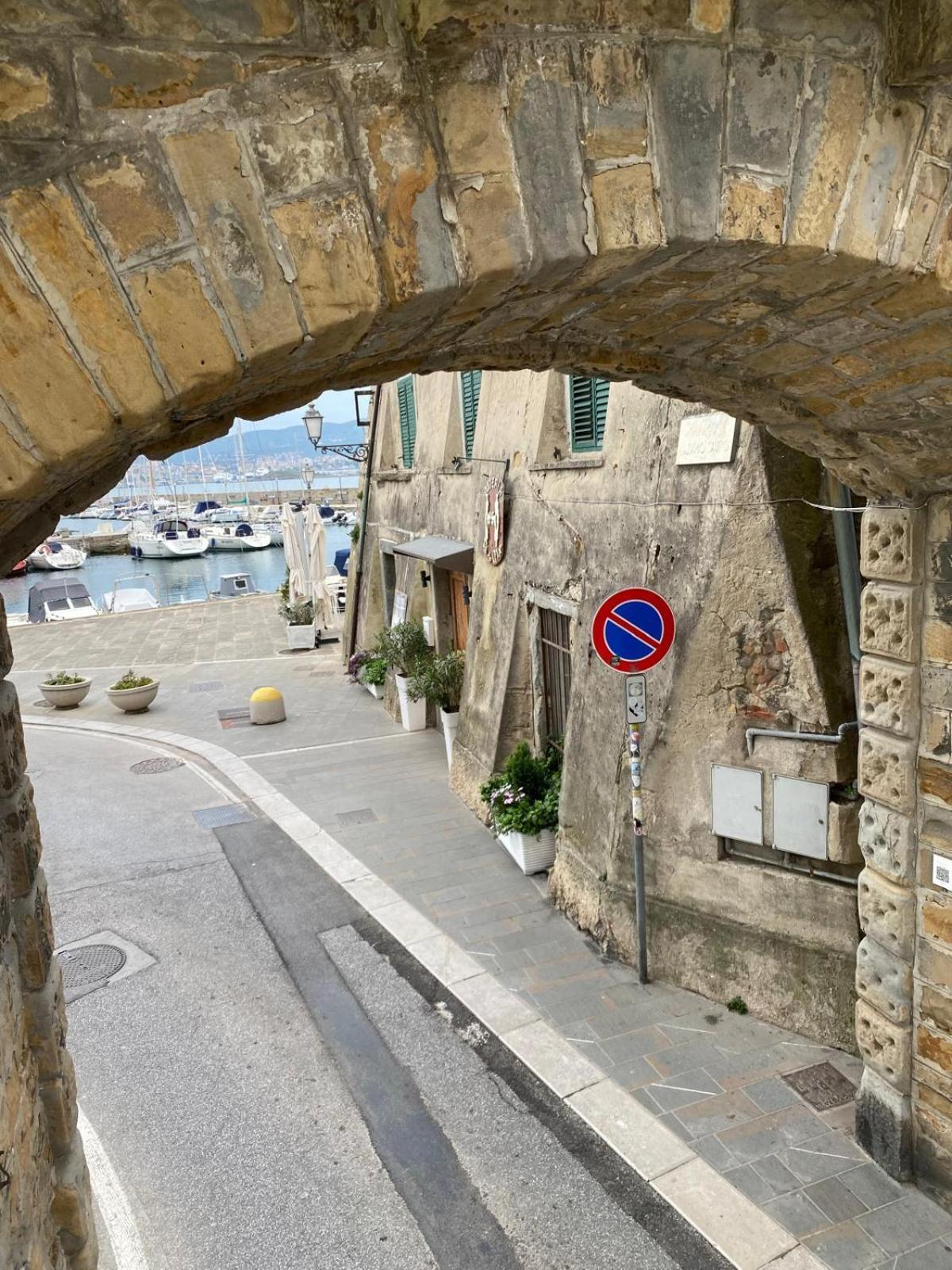 Al Fronte Mare Suites Apartments 穆贾 外观 照片