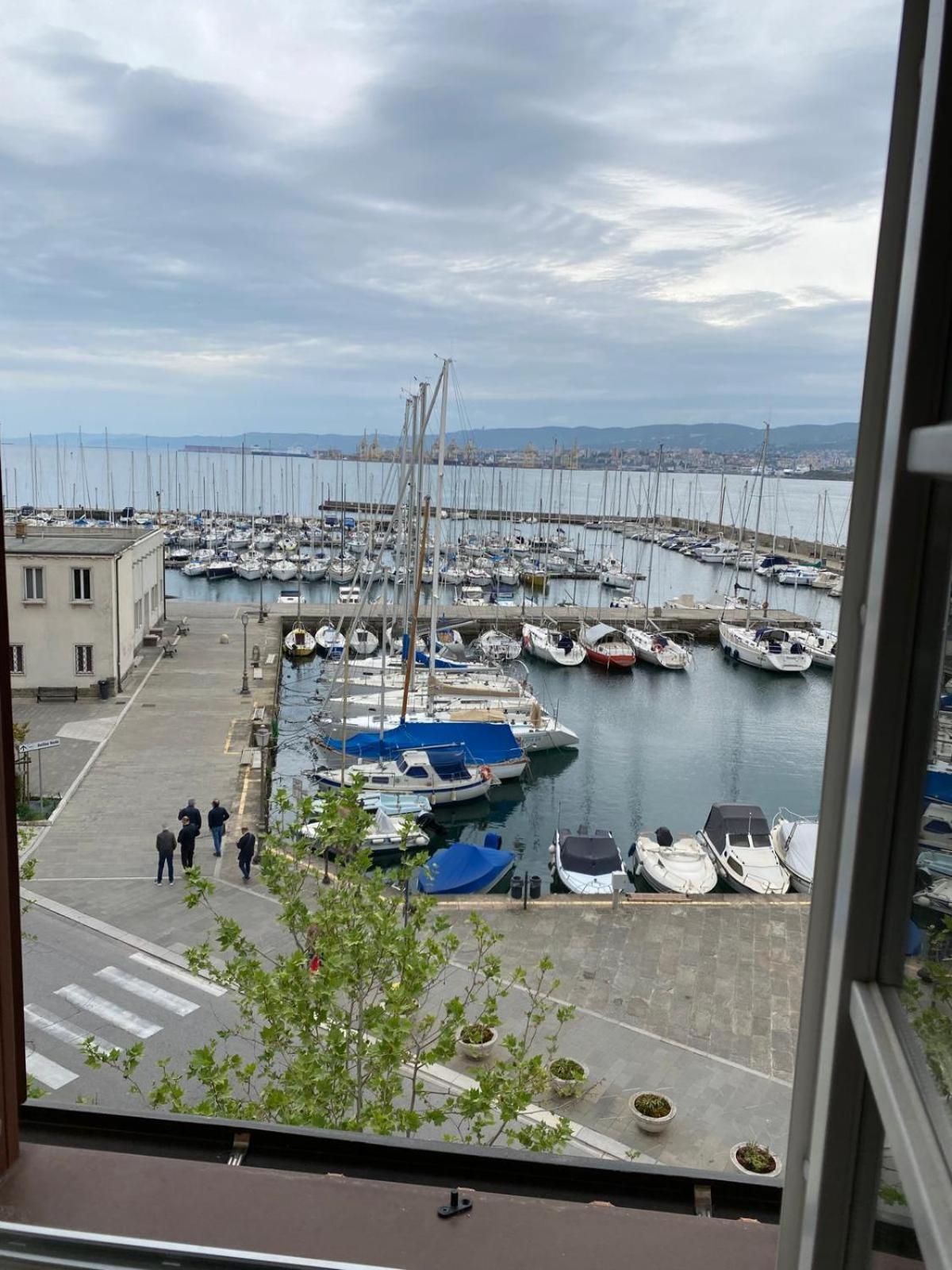Al Fronte Mare Suites Apartments 穆贾 外观 照片