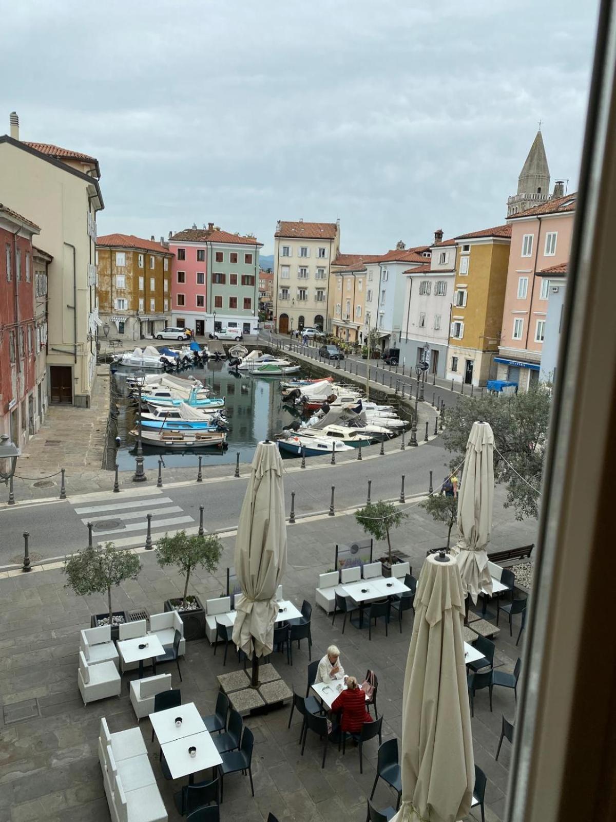 Al Fronte Mare Suites Apartments 穆贾 外观 照片